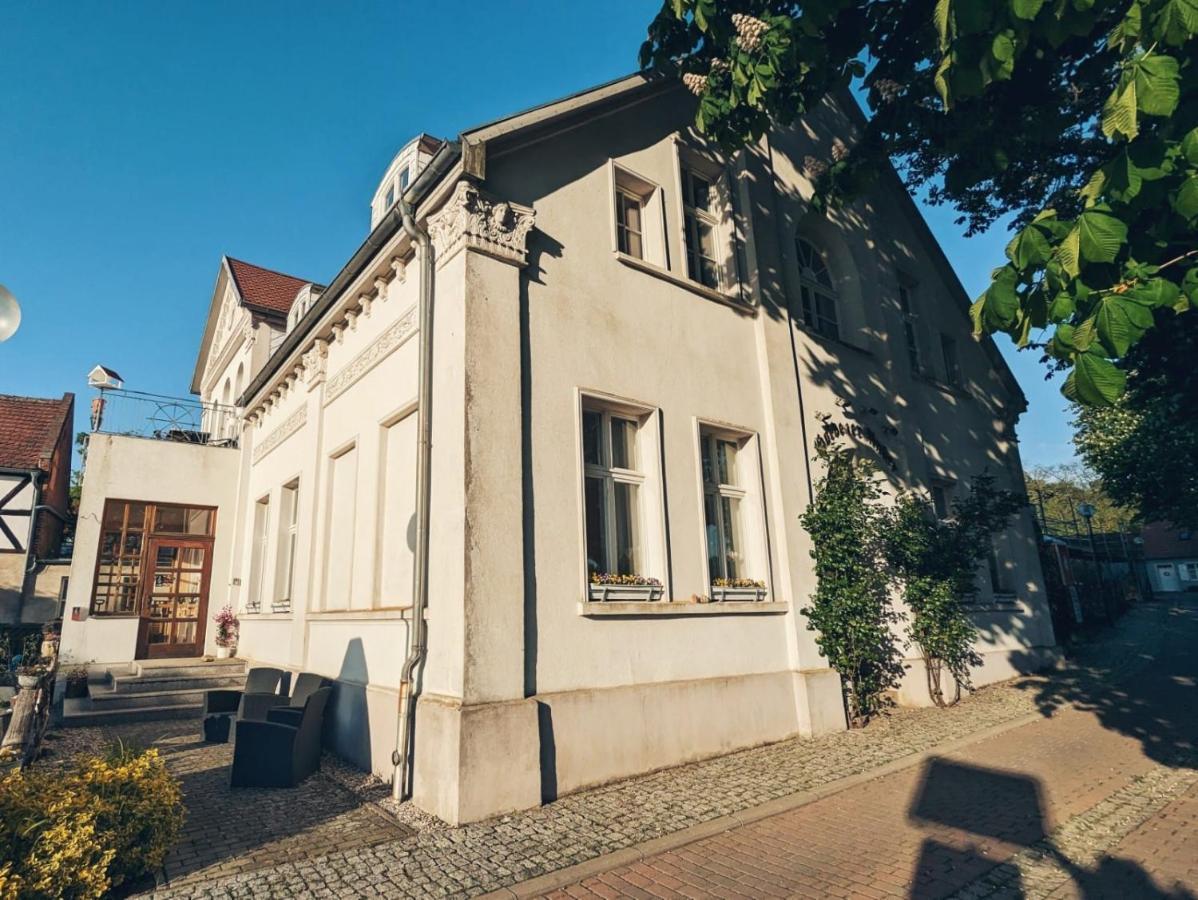 Отель Anker Arneburg Экстерьер фото